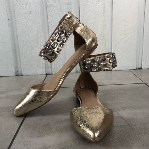 Beautiful gold bejeweled ladies flats - Picture 1 of 6